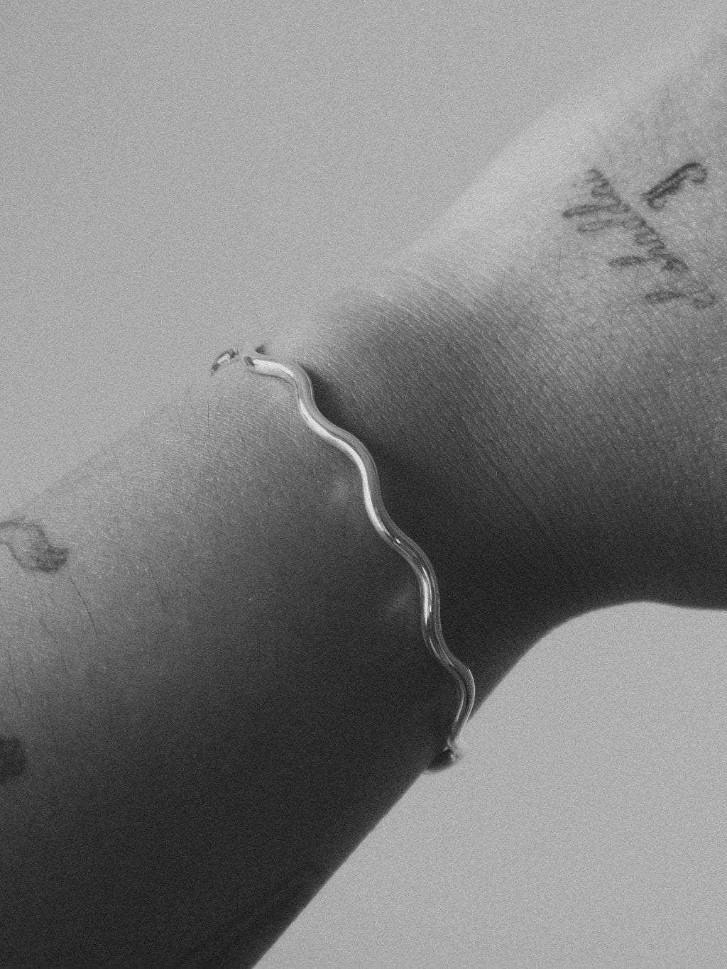 Wavy baby cuff